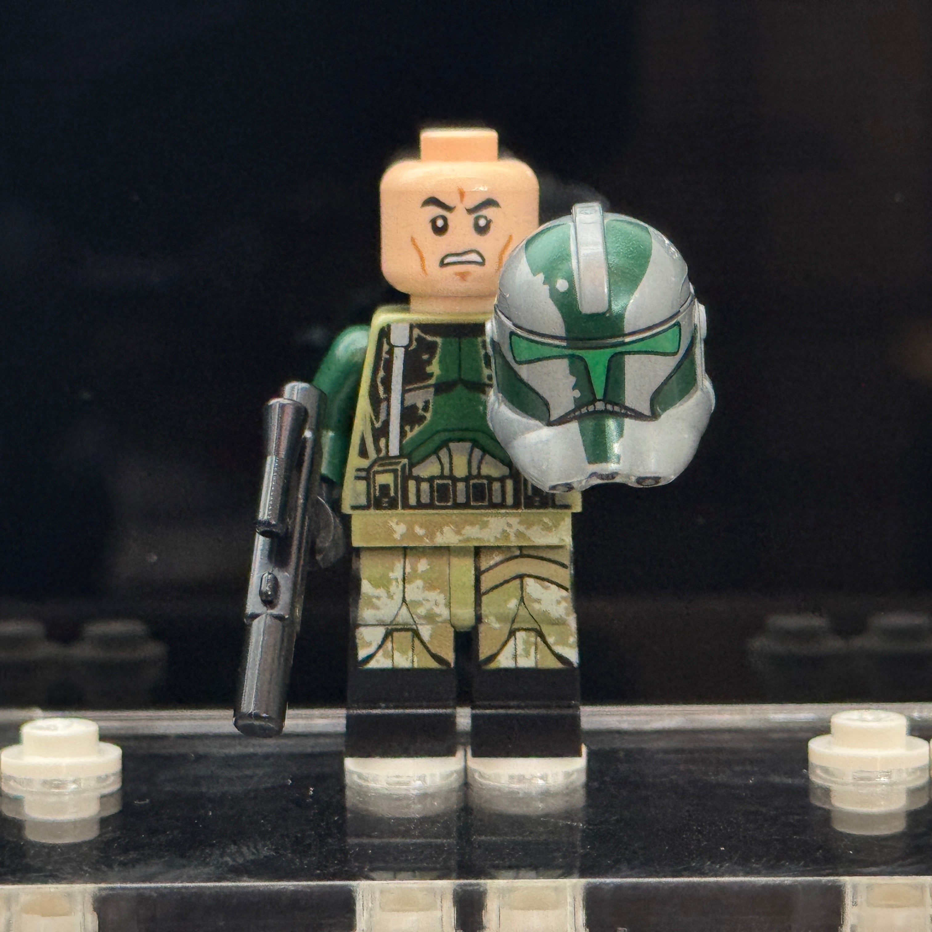 Commander Gree (Phase 2) Dark Tan Markings on Legs,